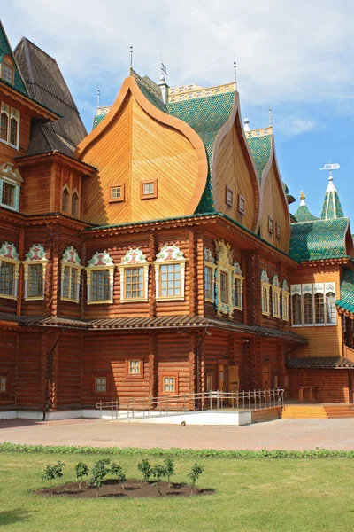 Russische houten paleis in kolomenskoye — Stockfoto