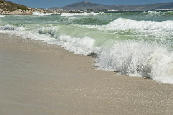 在沙滩上的海浪 — 图库照片