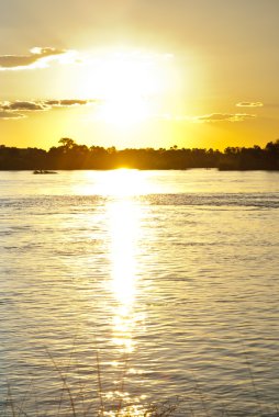 gün batımında Zambezi Nehri