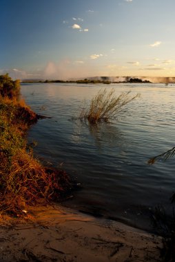 gün batımında Zambezi Nehri