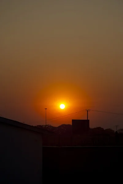 Günbatımında şehir silhouettes — Stok fotoğraf