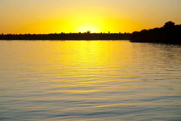 Solnedgången över Zambezifloden — Stockfoto