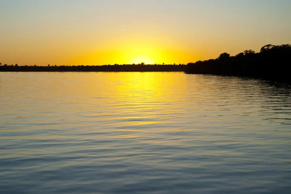 Solnedgången över Zambezifloden — Stockfoto