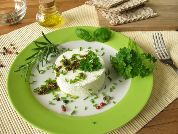 Goat cream cheese with herb marinade and colored pepper — Stock Photo, Image