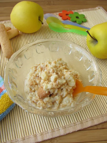 stock image Baby mash with milk and sponge cake