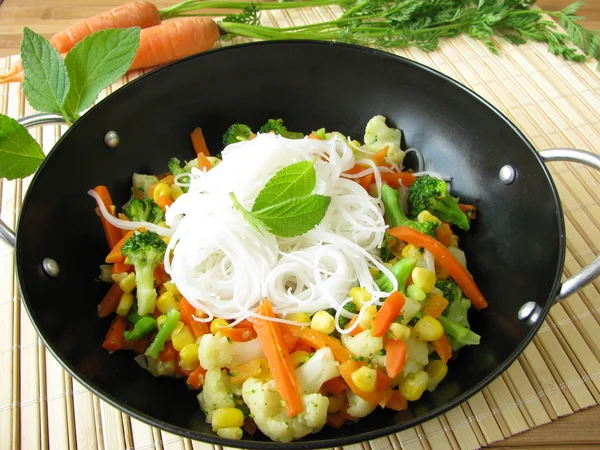 Vegetables with rice pasta and pineapple sage from the wok — Stock Photo, Image