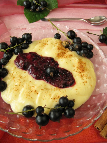 Stock image Dessert topping with berries in cassis