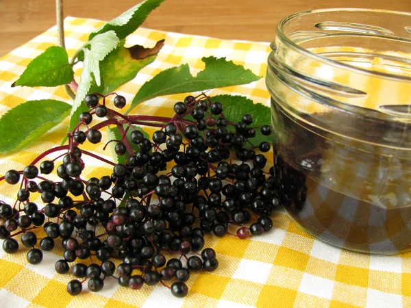 Elderberries ile reçel — Stok fotoğraf