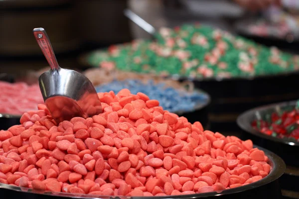 Многоцветные конфеты — стоковое фото