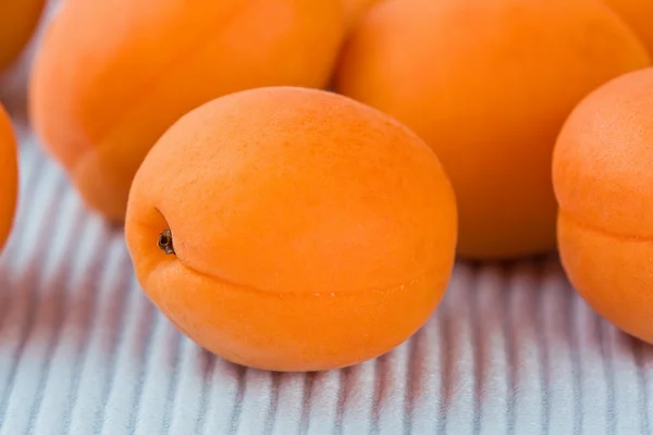 Стиглі свіжого абрикосу — стокове фото