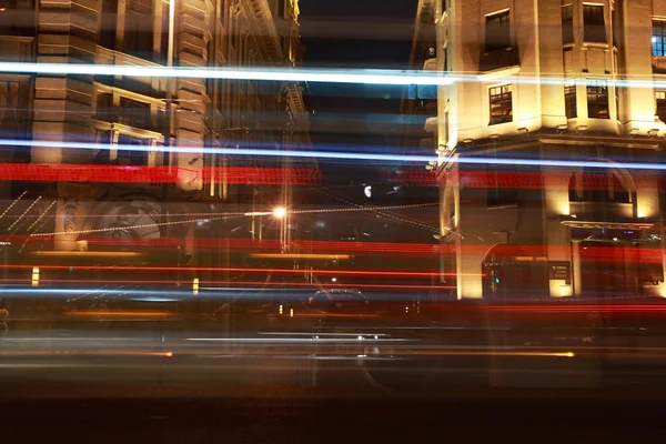 Moderne stedelijke stad bij nacht — Stockfoto