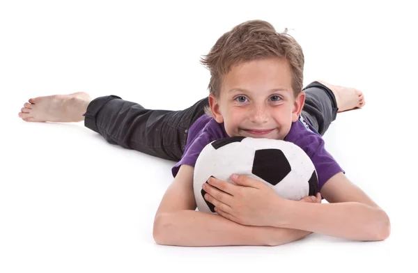 Futbol ile küçük bir çocuk — Stok fotoğraf