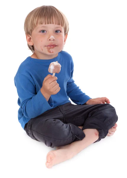 Small kid eating ice lolly — Stock Photo, Image