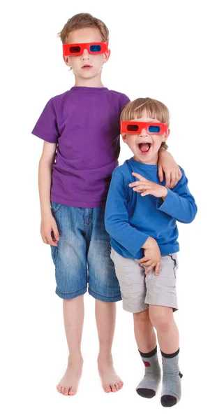 Два хлопчики в 3D окулярах — стокове фото
