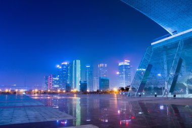Gece sahnelerinde Çin modern şehir