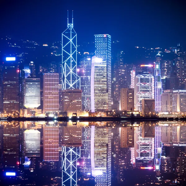 Hong kong skyline por la noche — Foto de Stock