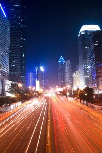 Strada nel centro di Shenzhen di notte — Foto Stock