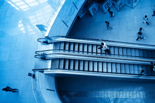 Rolltreppe in der Halle — Stockfoto