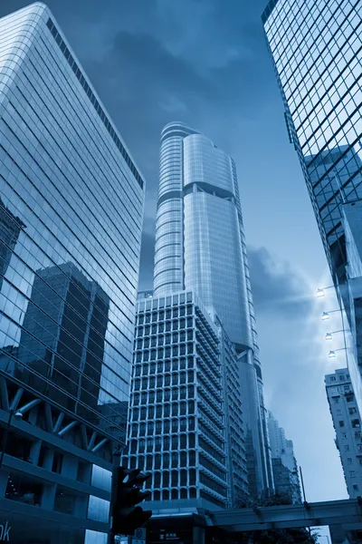 Moderne gebouwen in de schemering — Stockfoto