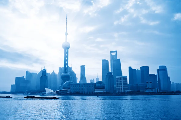 Skyline de Shanghai al amanecer — Foto de Stock