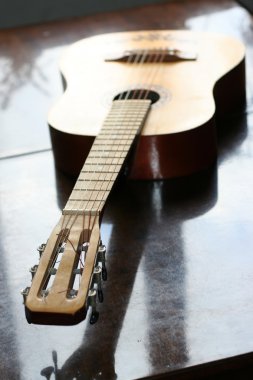 akustik gitar