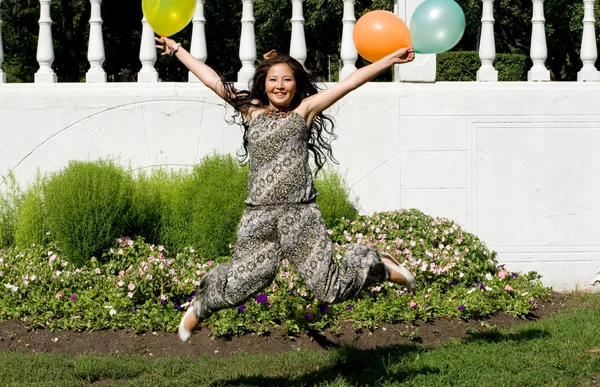 Joyful pregnant girl with colorful balloons — Stock fotografie
