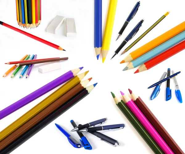 Crayons et stylo — Photo