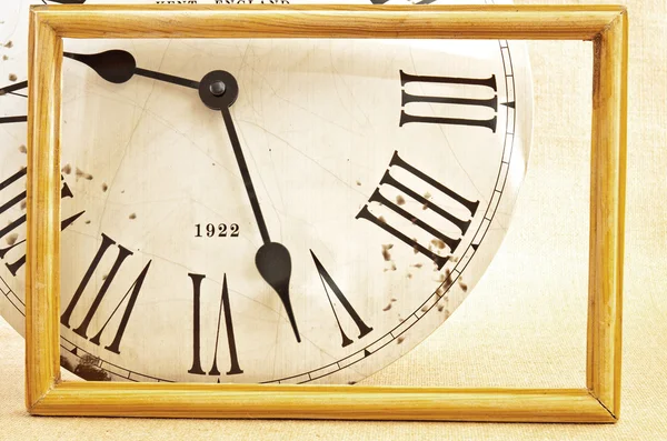 Обличчя старого годинника — стокове фото