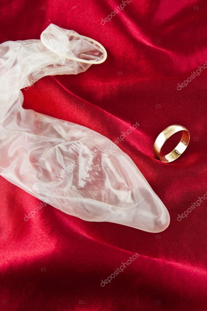 Gold wedding ring and condom — Stock Photo © kocetoilief 6006579