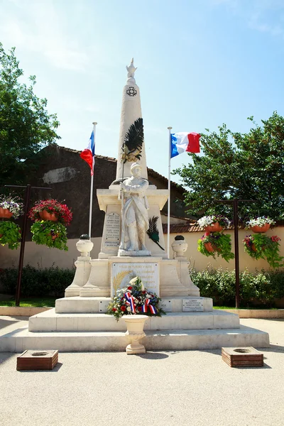 Военная статуя во Франции — стоковое фото