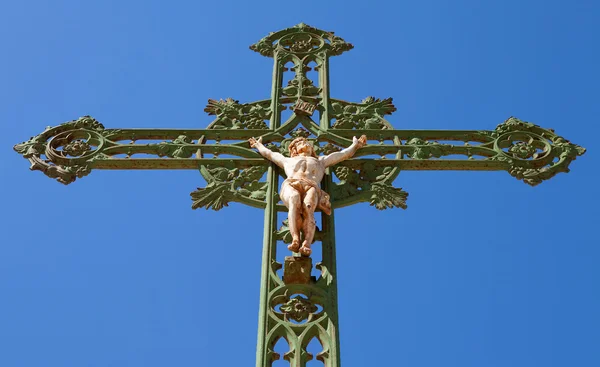 Statue of jesus on cross — Stock Photo, Image