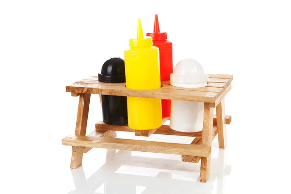 Piknik asztal, sóval és borssal — Stock Fotó