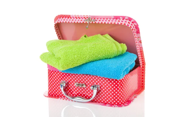 Walizka i ręczniki — Zdjęcie stockowe