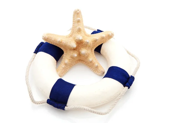 Equipamento de verão estrela do mar e bóia da vida — Fotografia de Stock