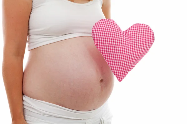 Vientre embarazada con corazón a cuadros — Foto de Stock
