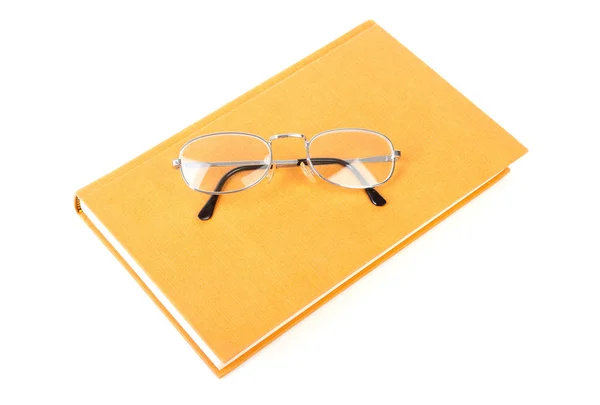 Livro com óculos de leitura — Fotografia de Stock