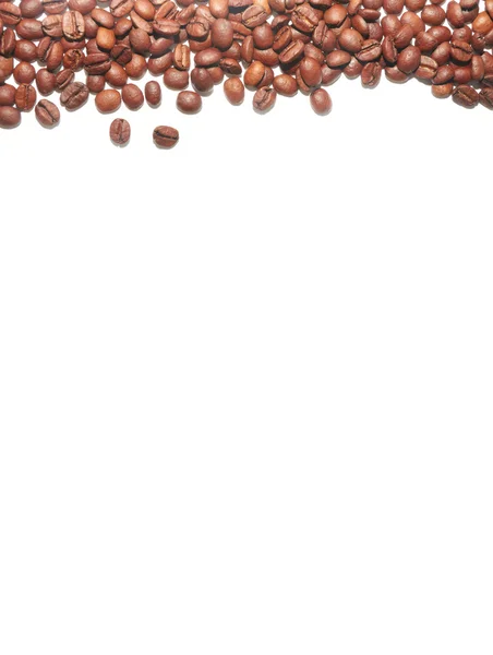 Boabe de cafea brună pe fundal alb — Fotografie, imagine de stoc