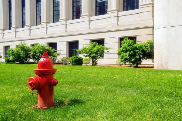 Roter Feuerhydrant — Stockfoto