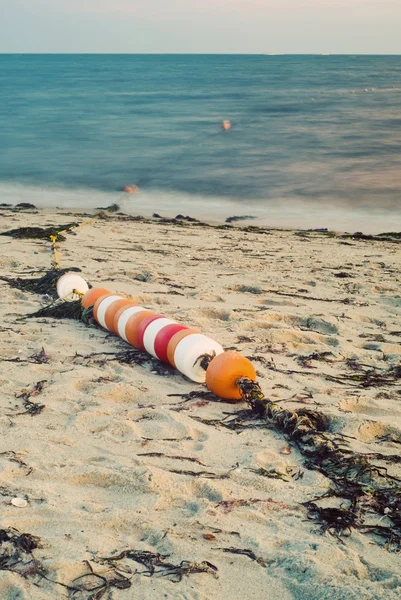 Cadena de boyas de playa —  Fotos de Stock