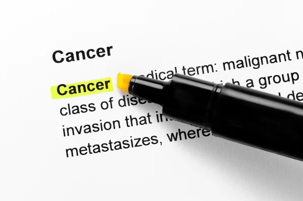 Texto cancerígeno destacado em amarelo — Fotografia de Stock