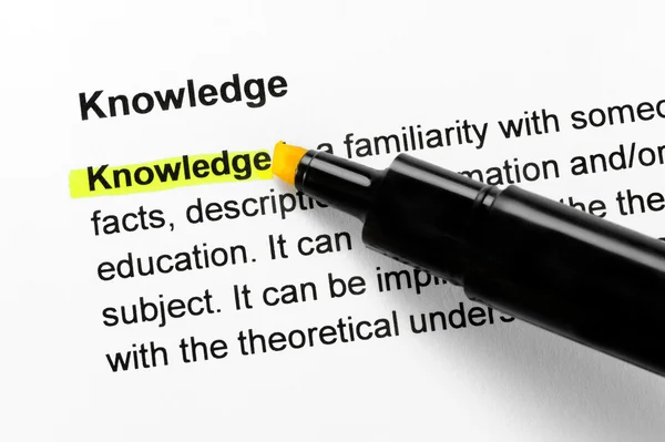 Texto do conhecimento destacado em amarelo — Fotografia de Stock