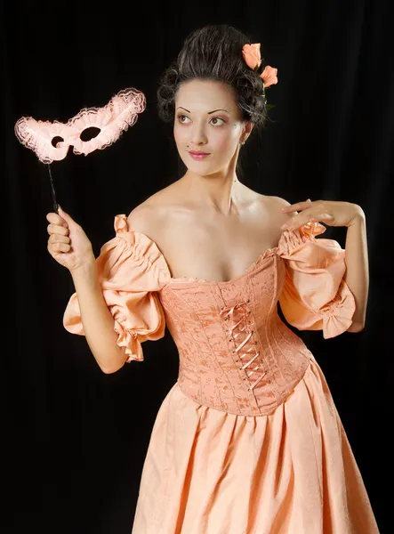 Стилизованный портрет женщины в стиле рококо в историческом костюме с криками — стоковое фото