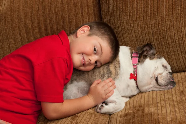 少年と彼の犬 — ストック写真