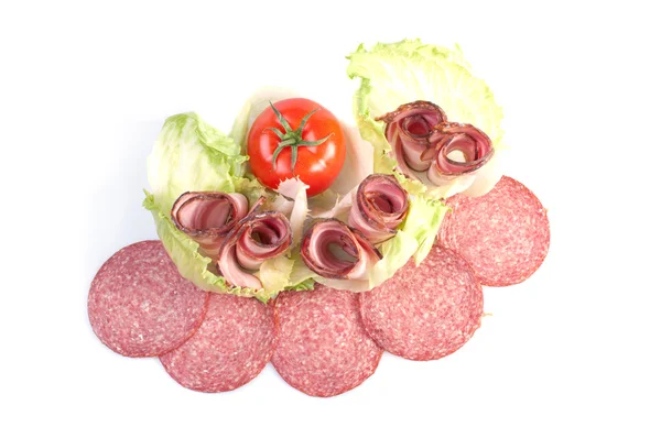 Ízletes előétel, hús, saláta és paradicsom — Stock Fotó