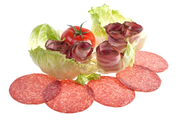 Aperitivo saboroso de carne, salada e tomate — Fotografia de Stock