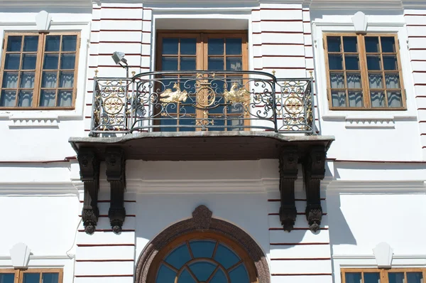 Primo piano di arredamento sul Palazzo Marly a Peterhof, San Pietroburgo, Russia — Foto Stock