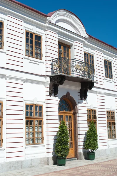 Marly pałacu w peterhof,st.petersburg, Rosja — Zdjęcie stockowe