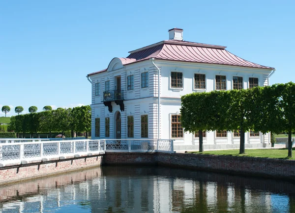 Marly palác v peterhof,st.petersburg, Rusko — Stock fotografie