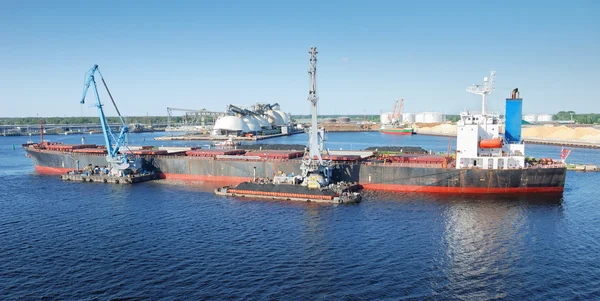 Riga limanda gemi. — Stok fotoğraf