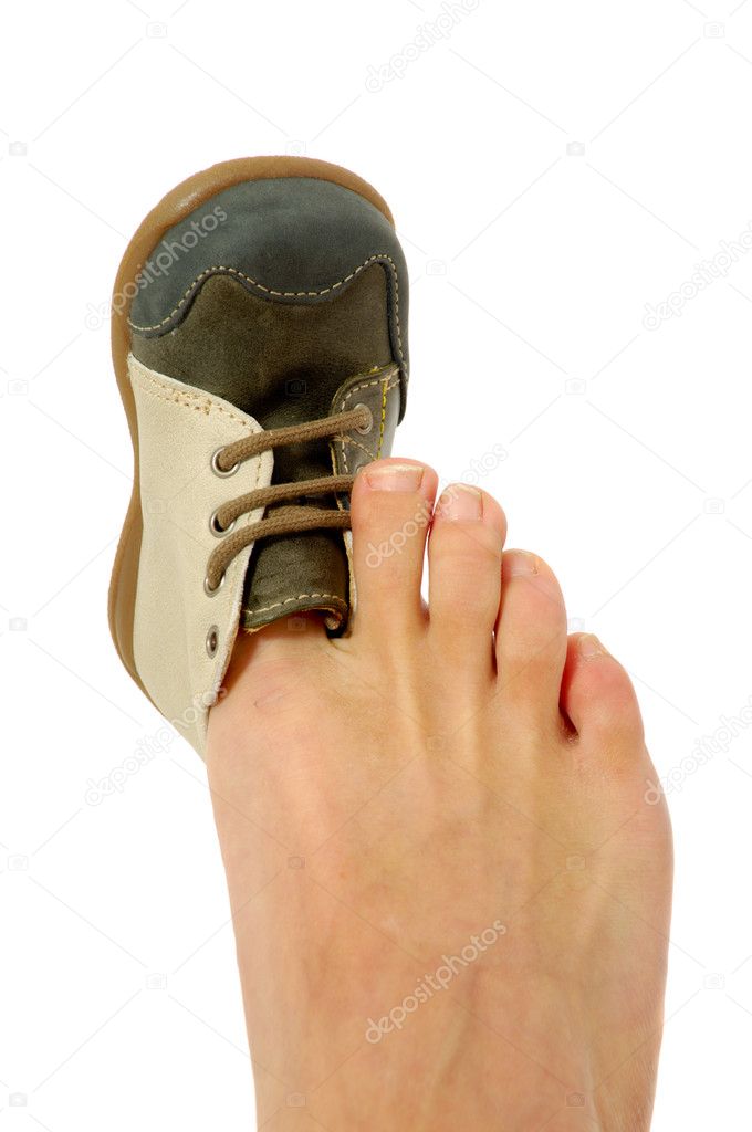 Big foot small shoe